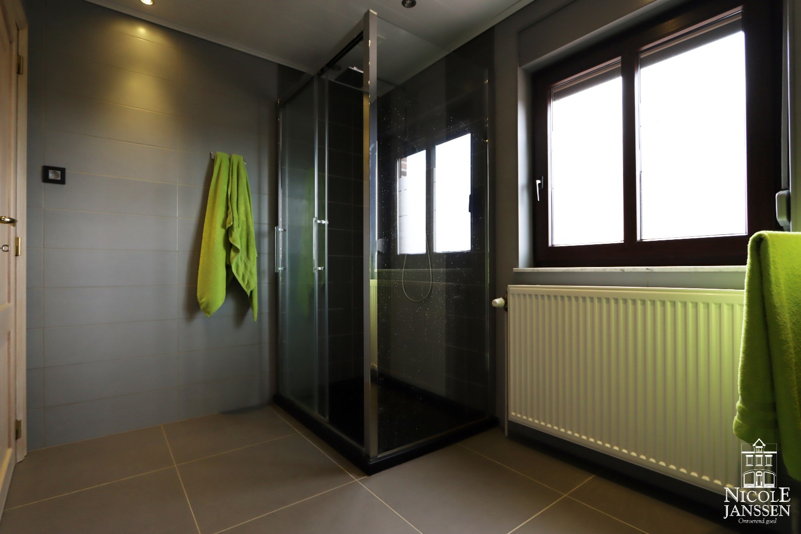 Vernieuwde badkamer met inloopdouche