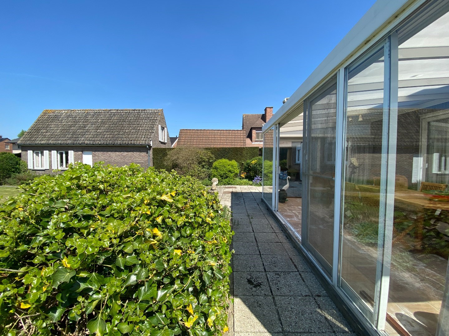 Karaktervolle villa voor gemengd gebruik op strategische ligging te Waregem! 