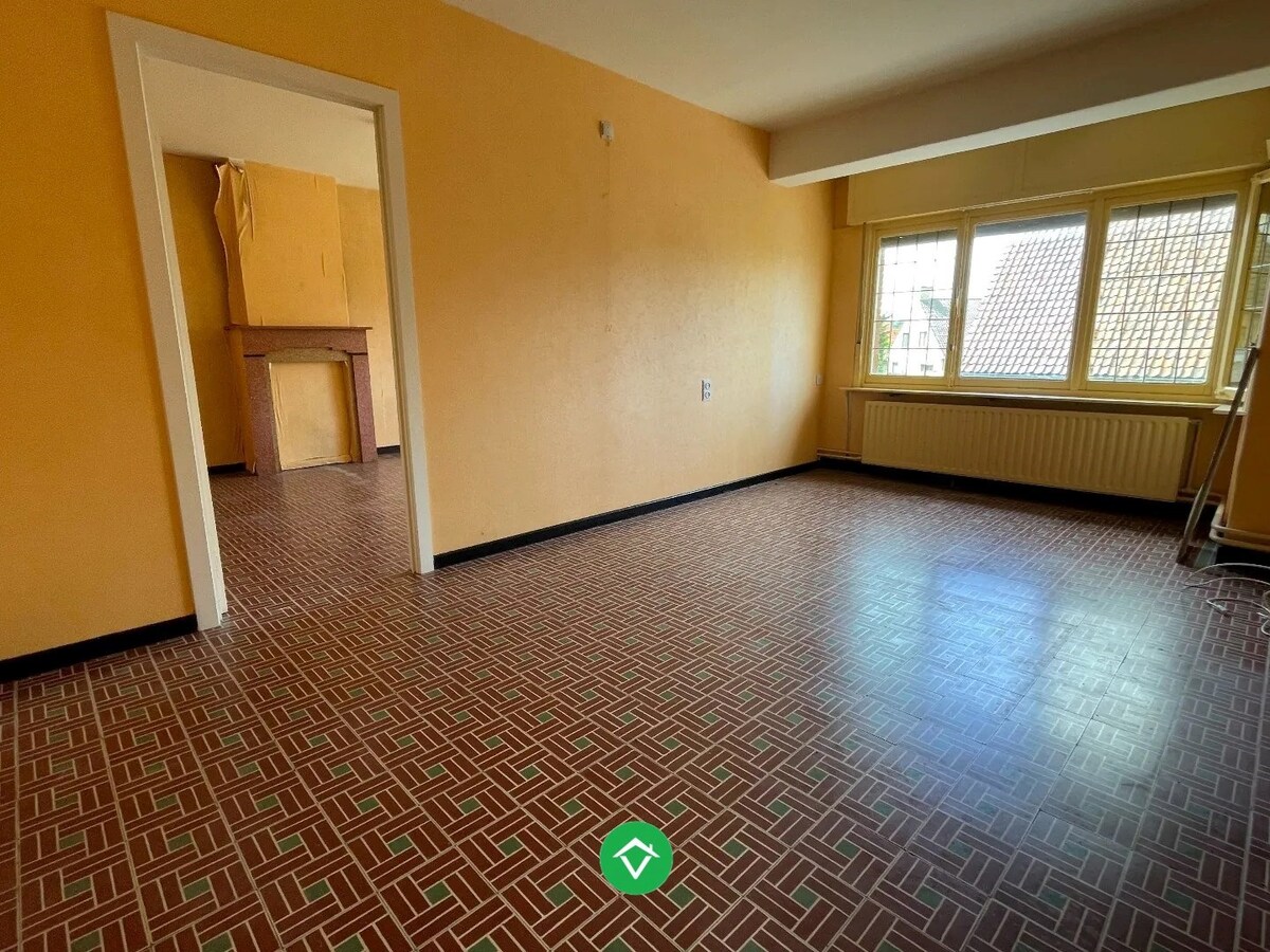 Te renoveren woning met 4  slaapkamers en grote tuin te Koekelare 