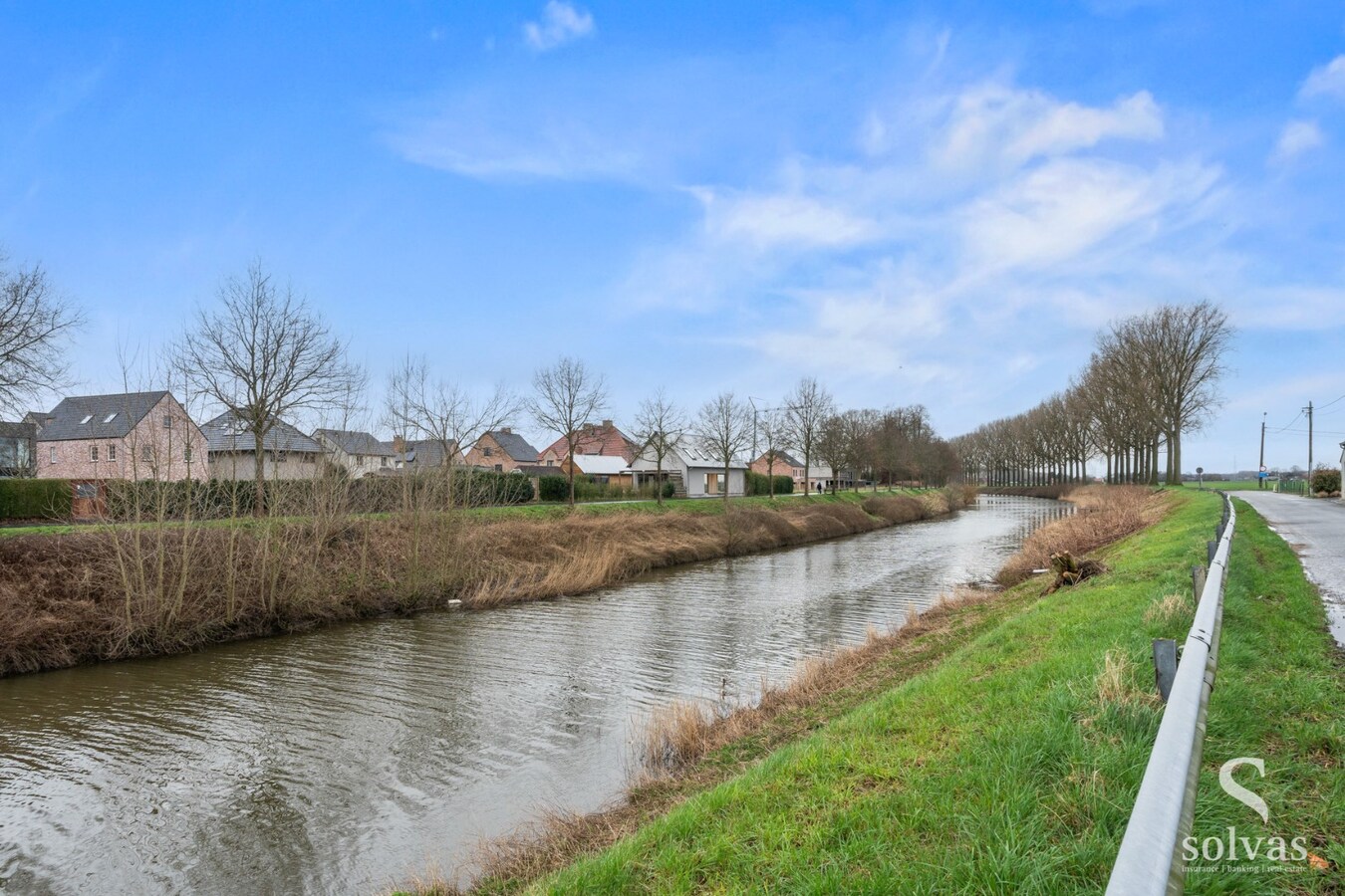 Instapklare woning op unieke locatie met weide 