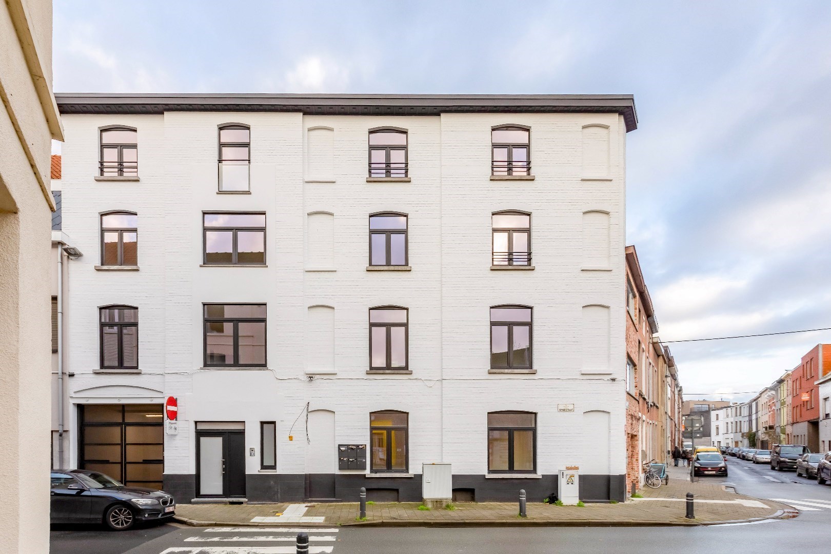 BEZOEKMOMENTEN VOLZET !!! 1-slaapkamerappartement met gemeenschappelijke tuin 