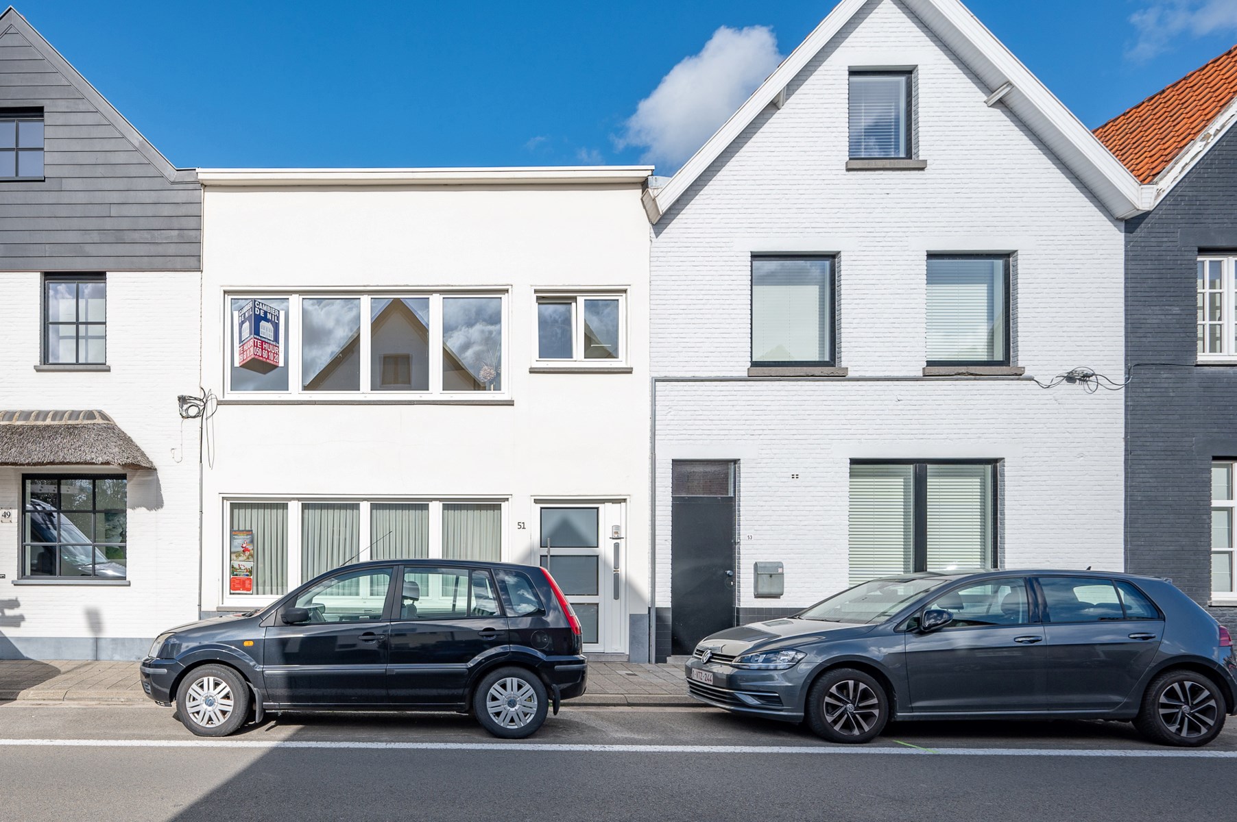 ONGEMEUBELD - Recent gerenoveerd appartement met twee slaapkamers gelegen te Oud Knokke. 