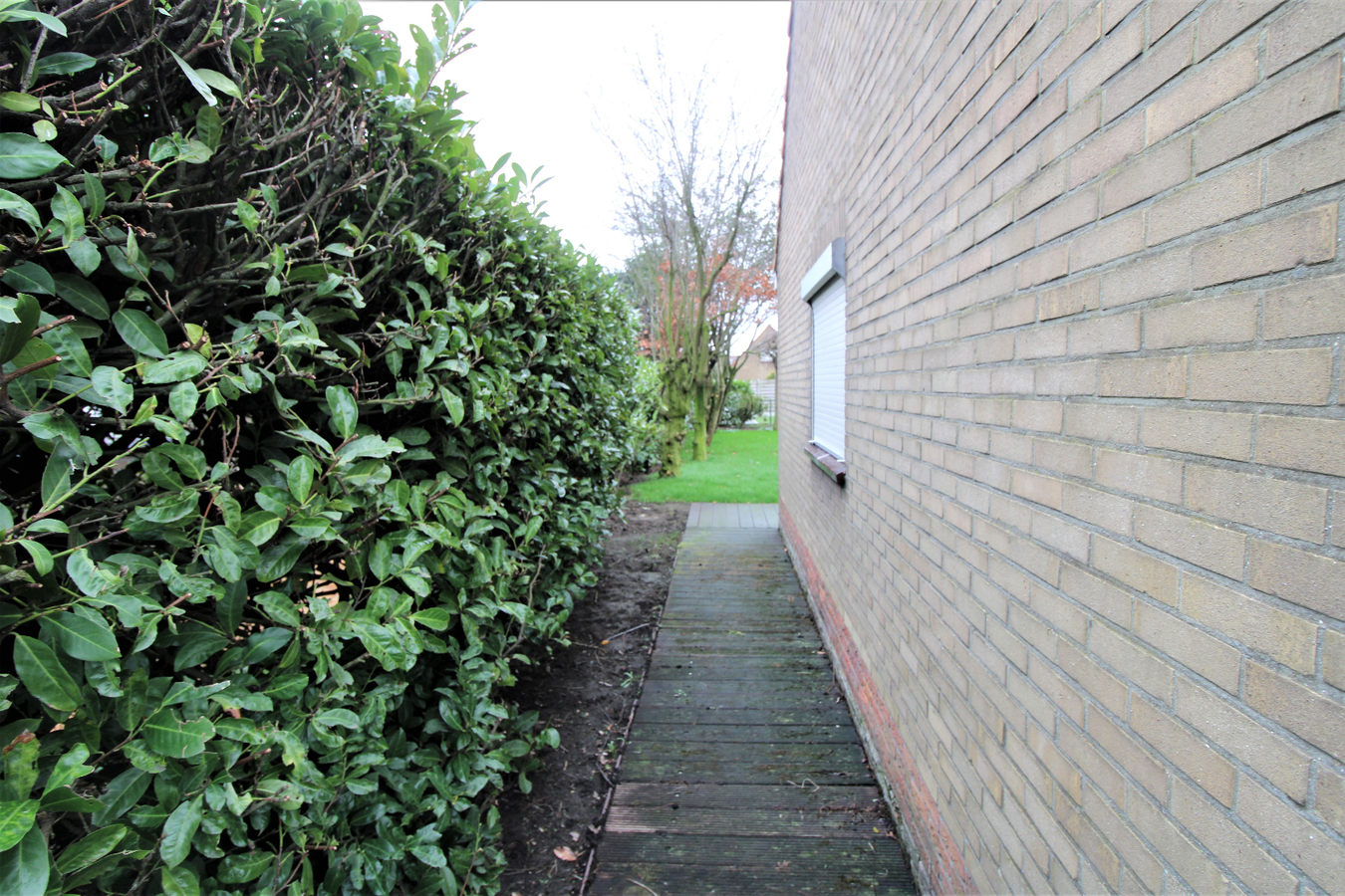 Woning met 4 slaapkamers, tuin en garage te Roeselare 