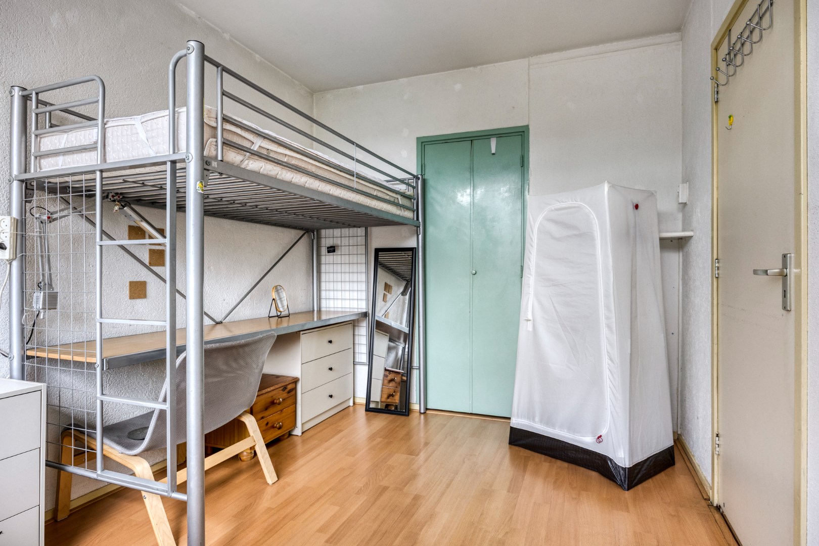 4-kamer appartement gelegen op de 3e verdieping in de gewilde wijk &quot;Het Lage Land&quot; 