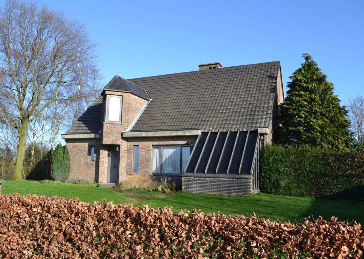 Hoeve met stallen op ca. 2Ha te Nieuwkerken-Waas (uitbreiding tot 4,5Ha mogelijk) 