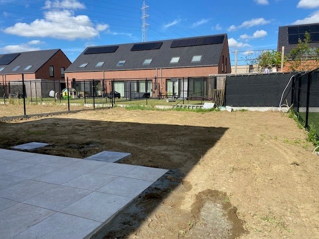 Nieuwbouw halfopen woning op een goeie ligging in gloednieuwe verkaveling! 