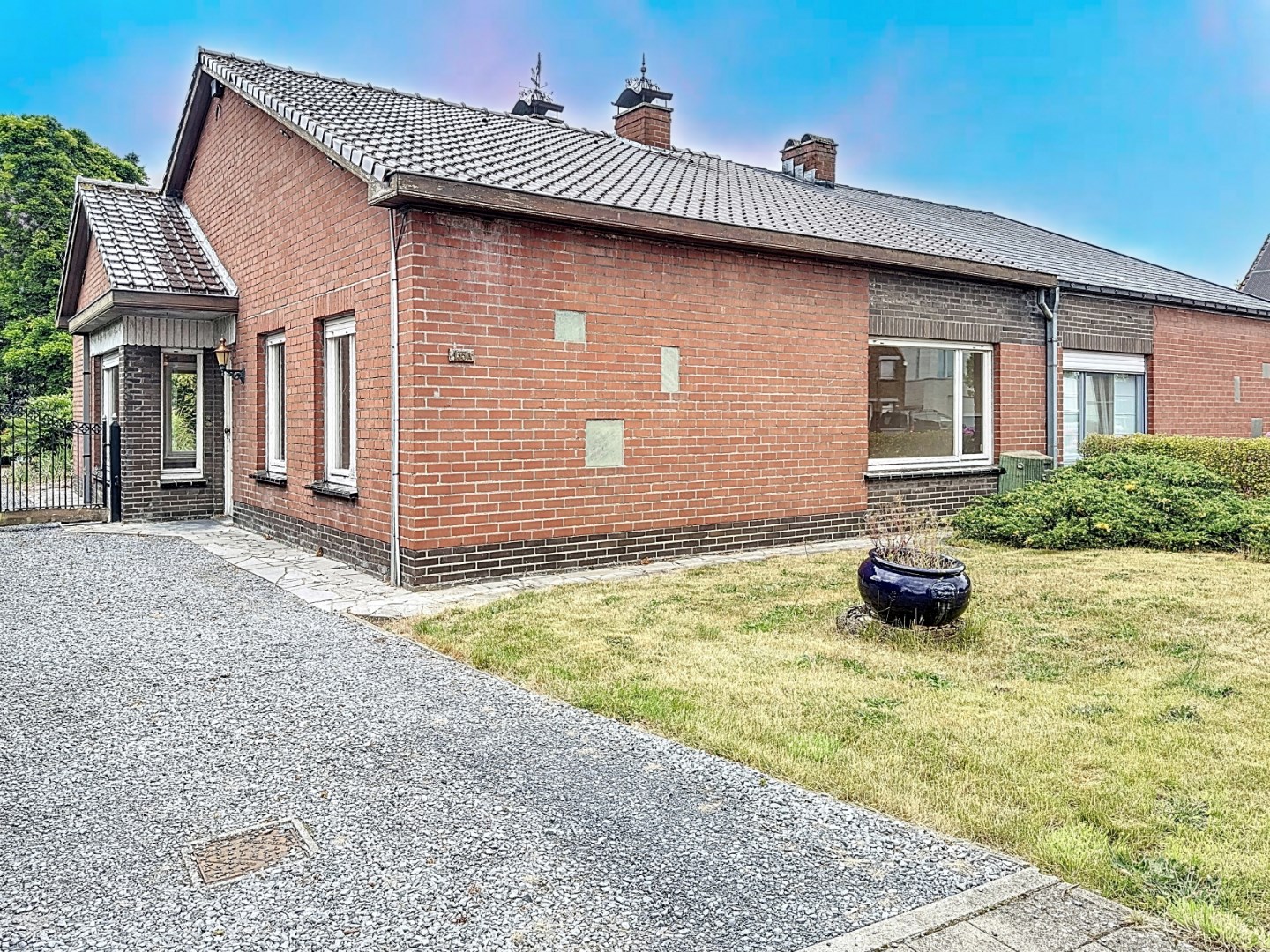 Te renoveren woning op afgesloten perceel van 936m&#178; 