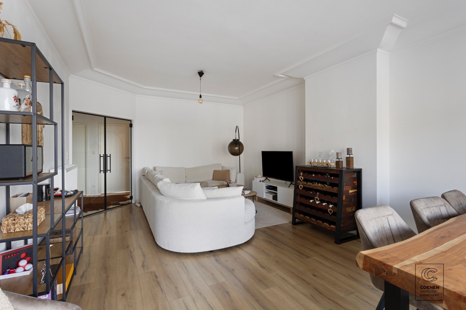 Prachtig gerenoveerd appartement met 2 slaapkamers, terras en bew. opp. van 80m2! 