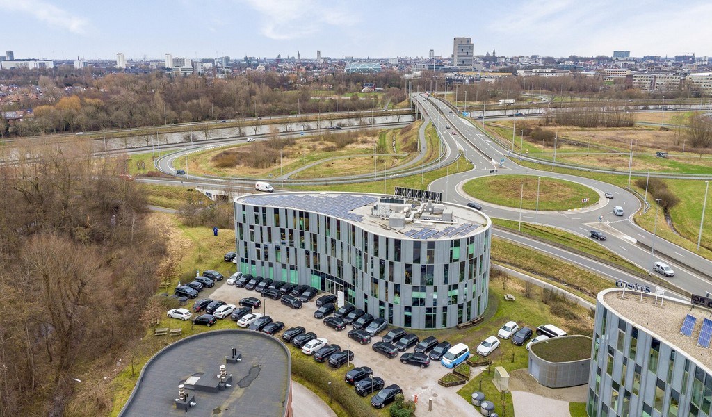 Kantoren met dienstverlening in Planet Business Center aan The Loop in Gent