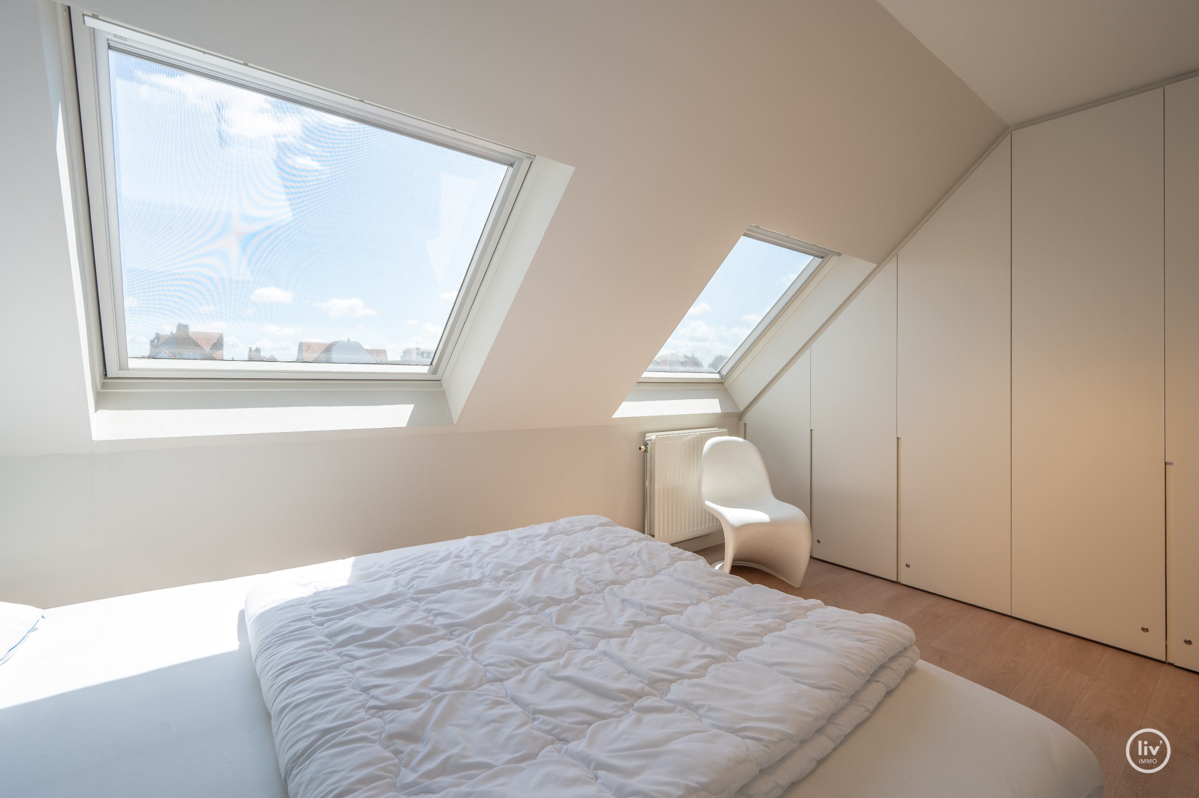 Appartement en duplex lumineux avec 2 grandes terrasses situ&#233; dans l&#39;avenue Paul Parmentier. 