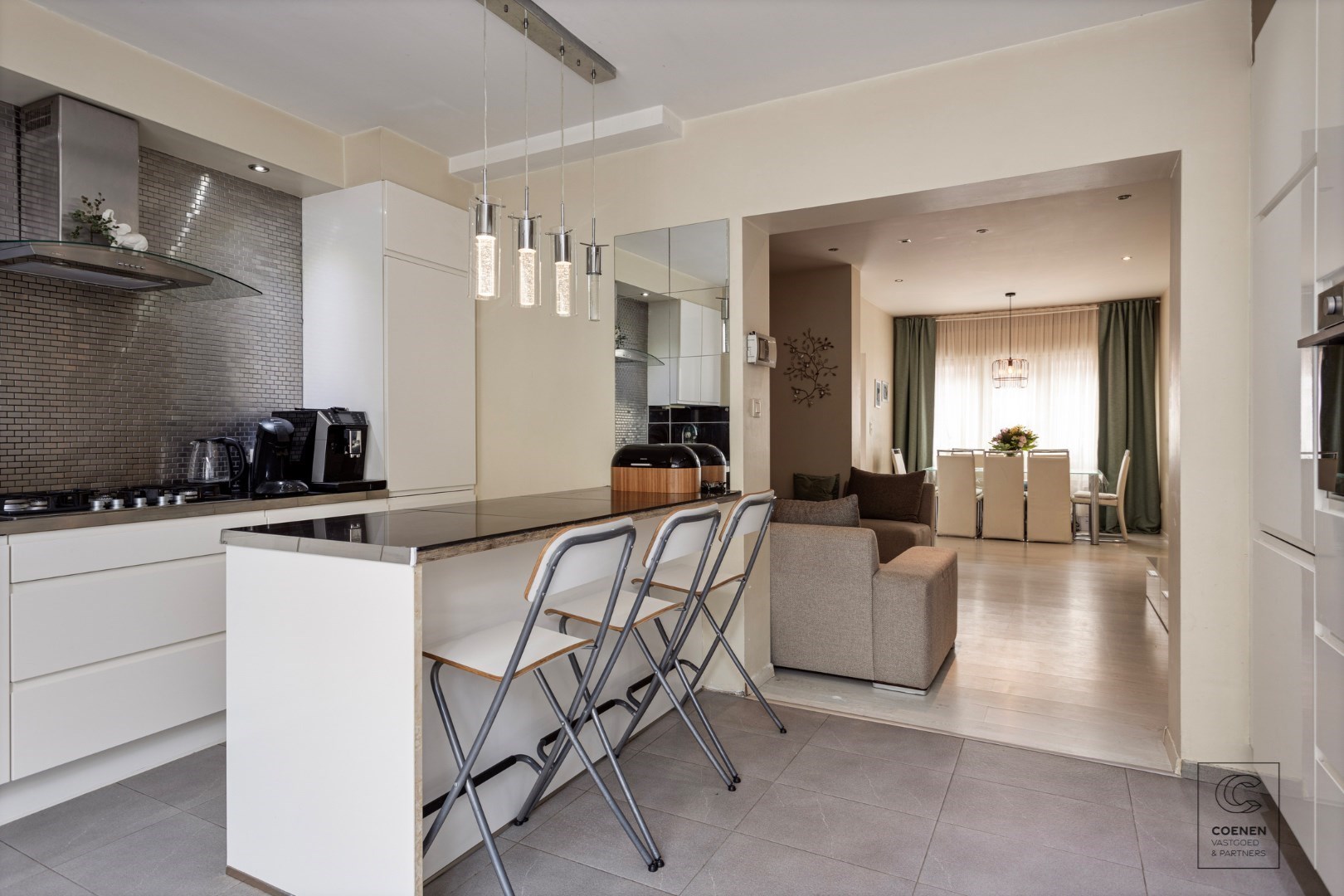 Ruime woning met 5 slpk&#39;s en een bew opp van 155 m&#178; op zeer centrale ligging te Merksem 