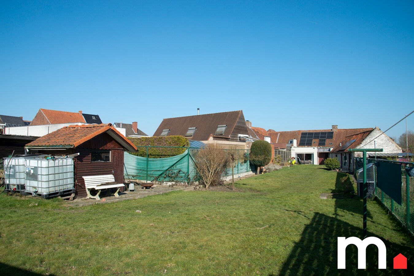 Charmante woning met ruime tuin dichtbij de Leieboorden te Wevelgem ! 