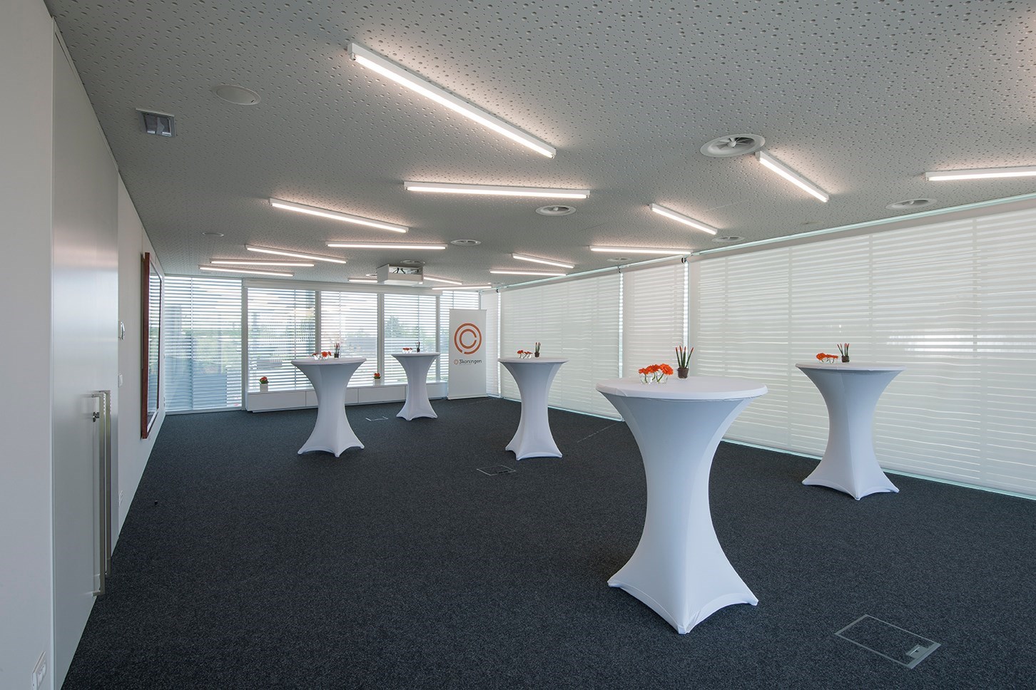Instapklare kantoorruimte  (32 m&#178;) met parking en alle faciliteiten inclusief, Torhout. 