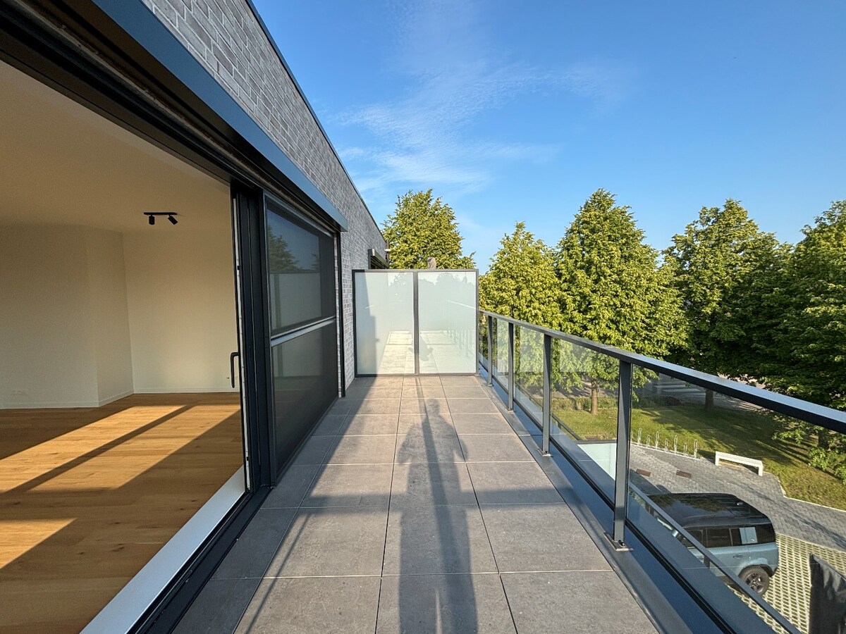 Stijlvol nieuwbouwappartement met zonneterras en garage in het hart van Sint-Antonius 