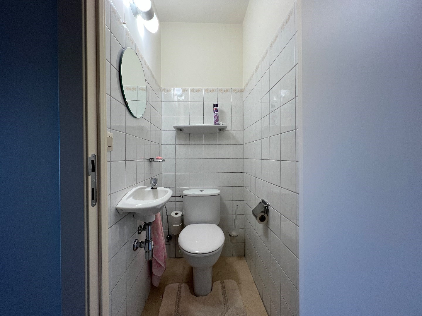 Apart toilet