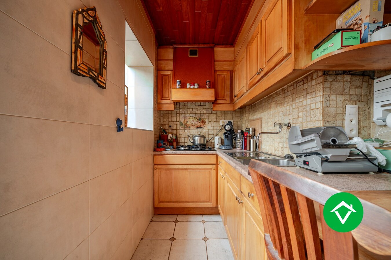 Charmante gezinswoning met twee slaapkamers en afgesloten garagebox te Sint-Kruis (Brugge) 