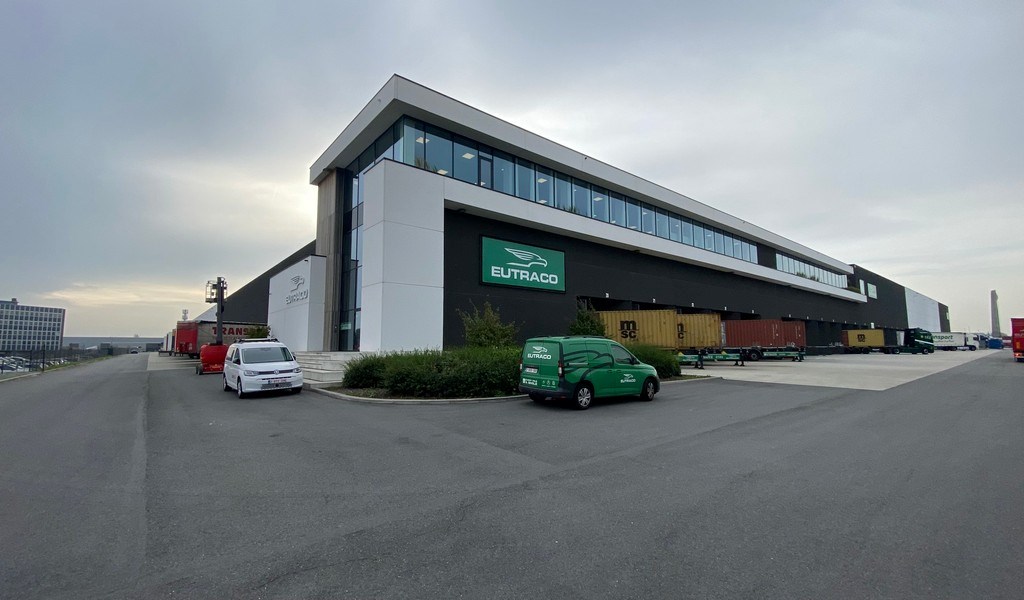 Nieuw logistiek magazijn te huur in Willebroek