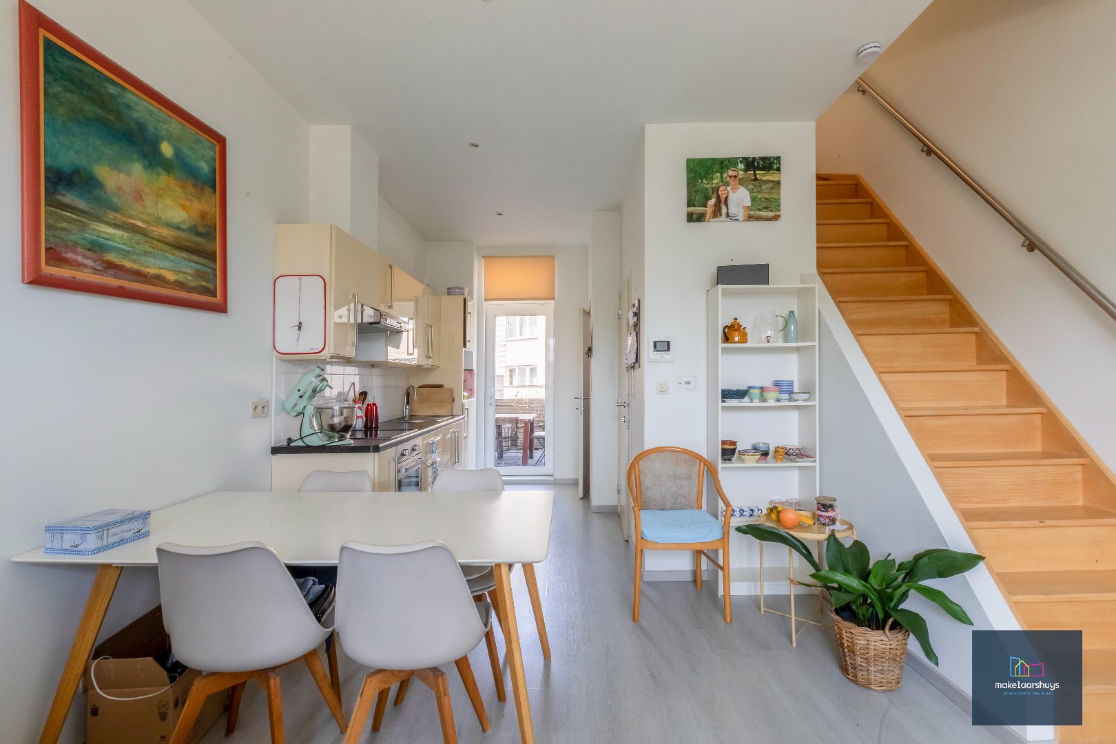 Eigendom met handelsgelijkvloers en duplexappartement 
