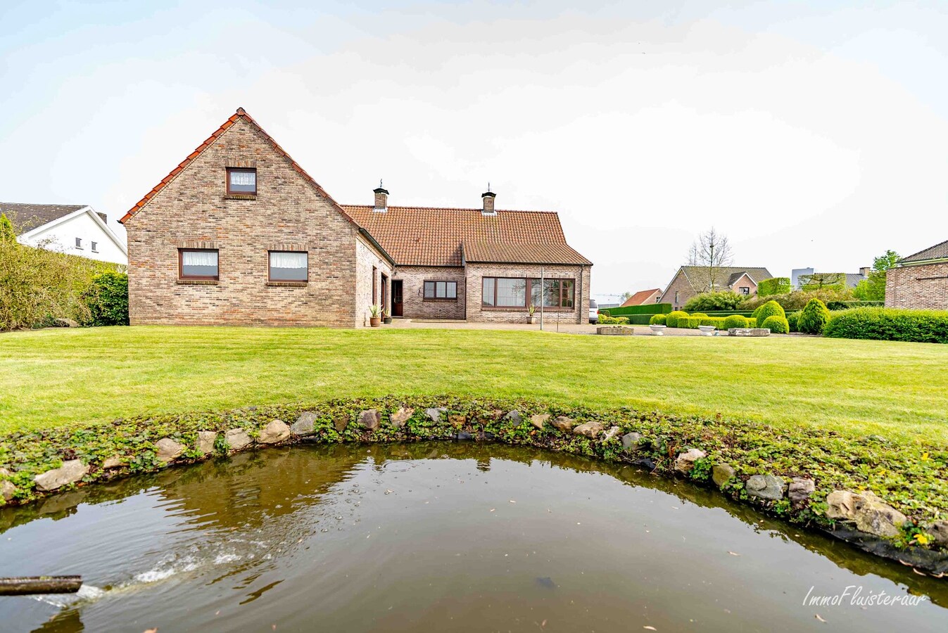 Grande maison avec des prairies et une serre sur environ 1,2 ha &#224; Hoogstraten 