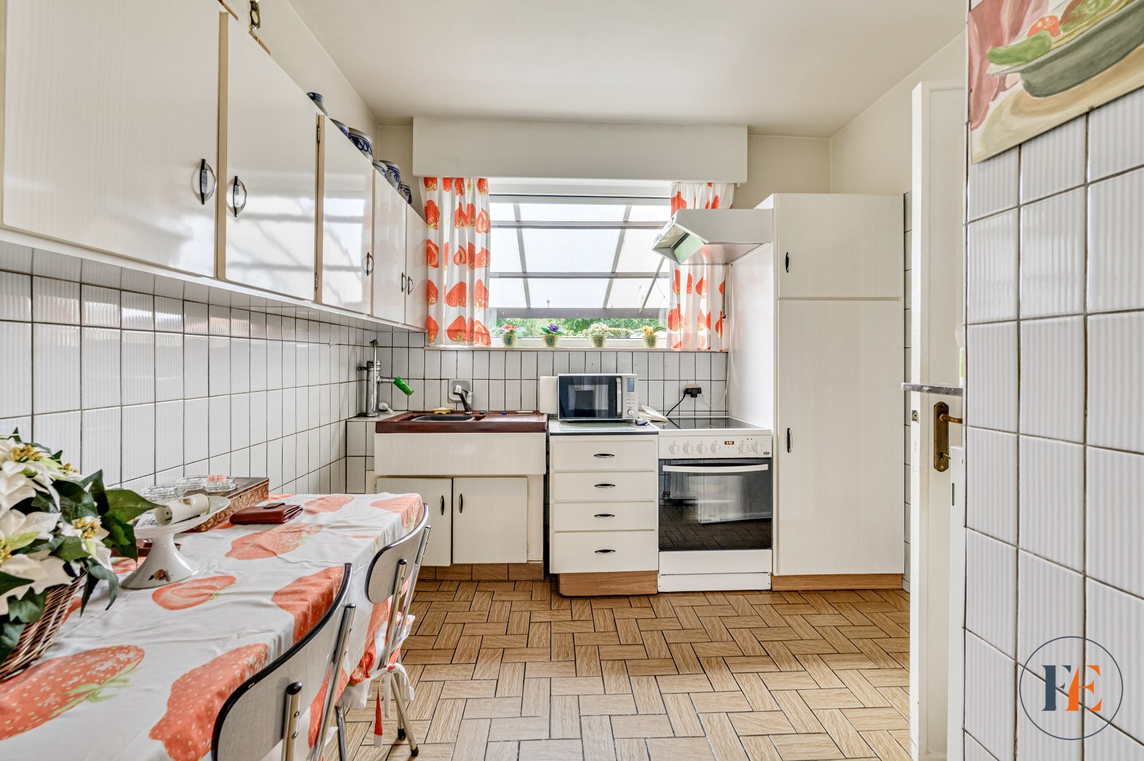 Te renoveren halfopen bebouwing op een gunstige locatie in Mariakerke 