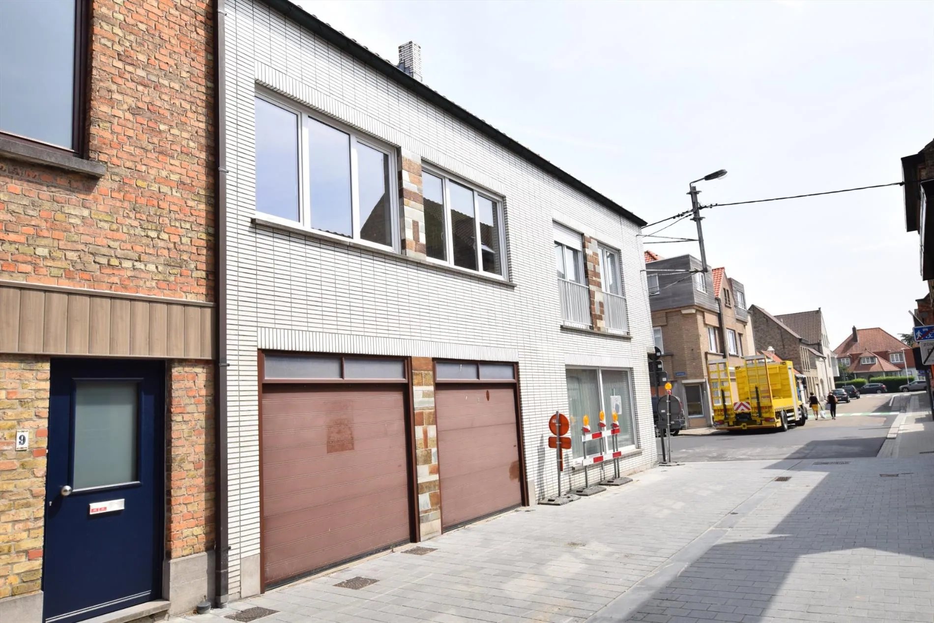Ruime hoekwoning/projectgrond met 2 garages op 50m van de markt te Nieuwpoort
