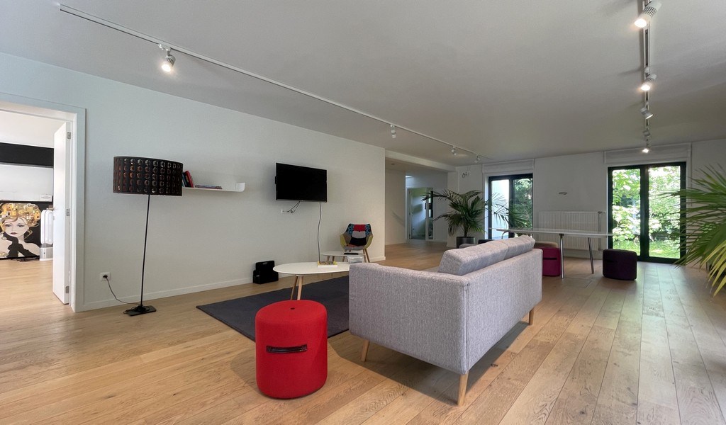 Recent gerenoveerd kantoorgebouw te huur in Mechelen