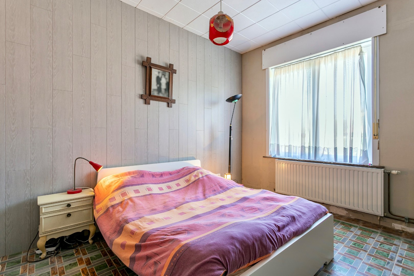 Te renoveren woning met omliggende gronden 