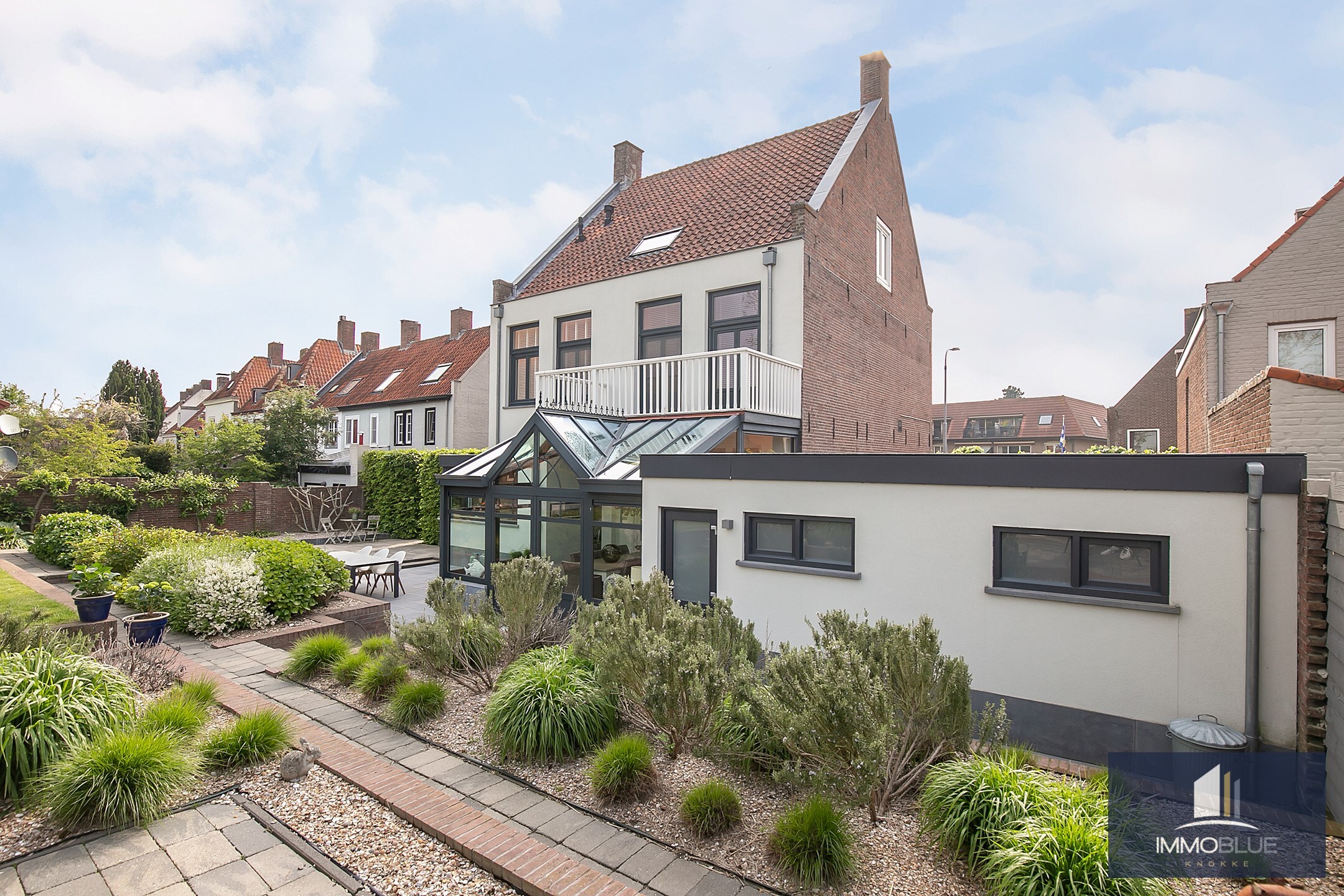 Maison de ma&#238;tre exclusive et &#233;l&#233;gante avec de grands espaces de vie. 