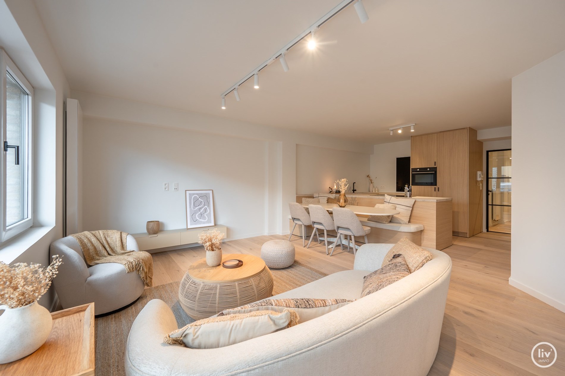 Appartement enti&#232;rement r&#233;nov&#233; situ&#233; sur l&#39;avenue Lippens &#224; Knokke. 