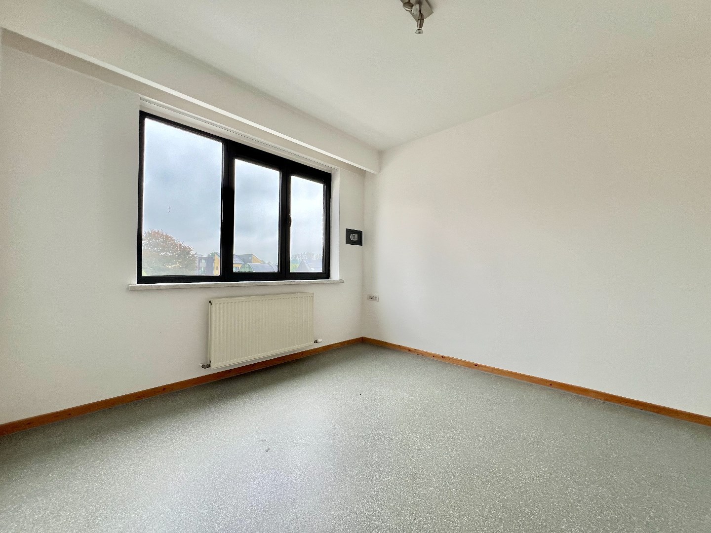 Ruim en lichtrijk appartement met 1 slpk, bew. opp. van 69m&#178; op zeer centrale ligging! 