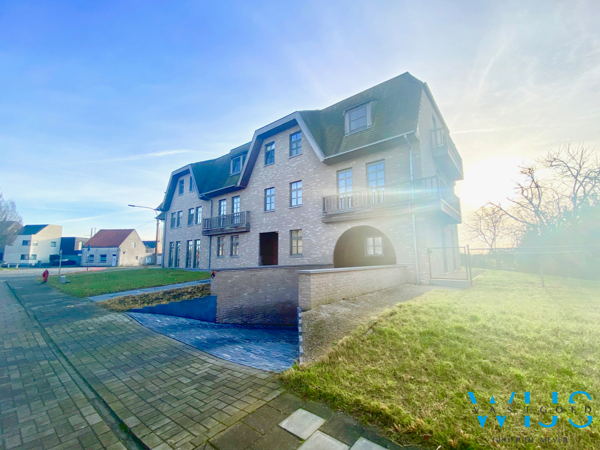 Instapklaar &#233;&#233;nslaapkamer appartement MET staanplaats te Evergem/Rieme ! 