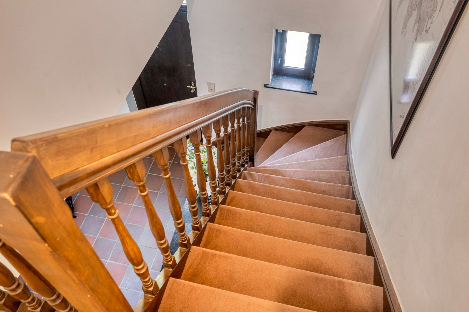 Rustig gelegen open bebouwing met 5 slaapkamers, 3 badkamers, dubbele garage en zonnige tuin in Tervuren – EPC 201 kWh/m&#178; – bewoonbare oppervlakte 339 m&#178; 