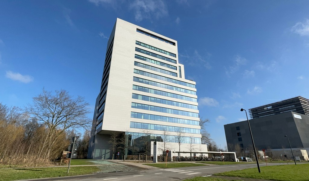 Gemeubelde kantoren met dienstverlening in AA Tower