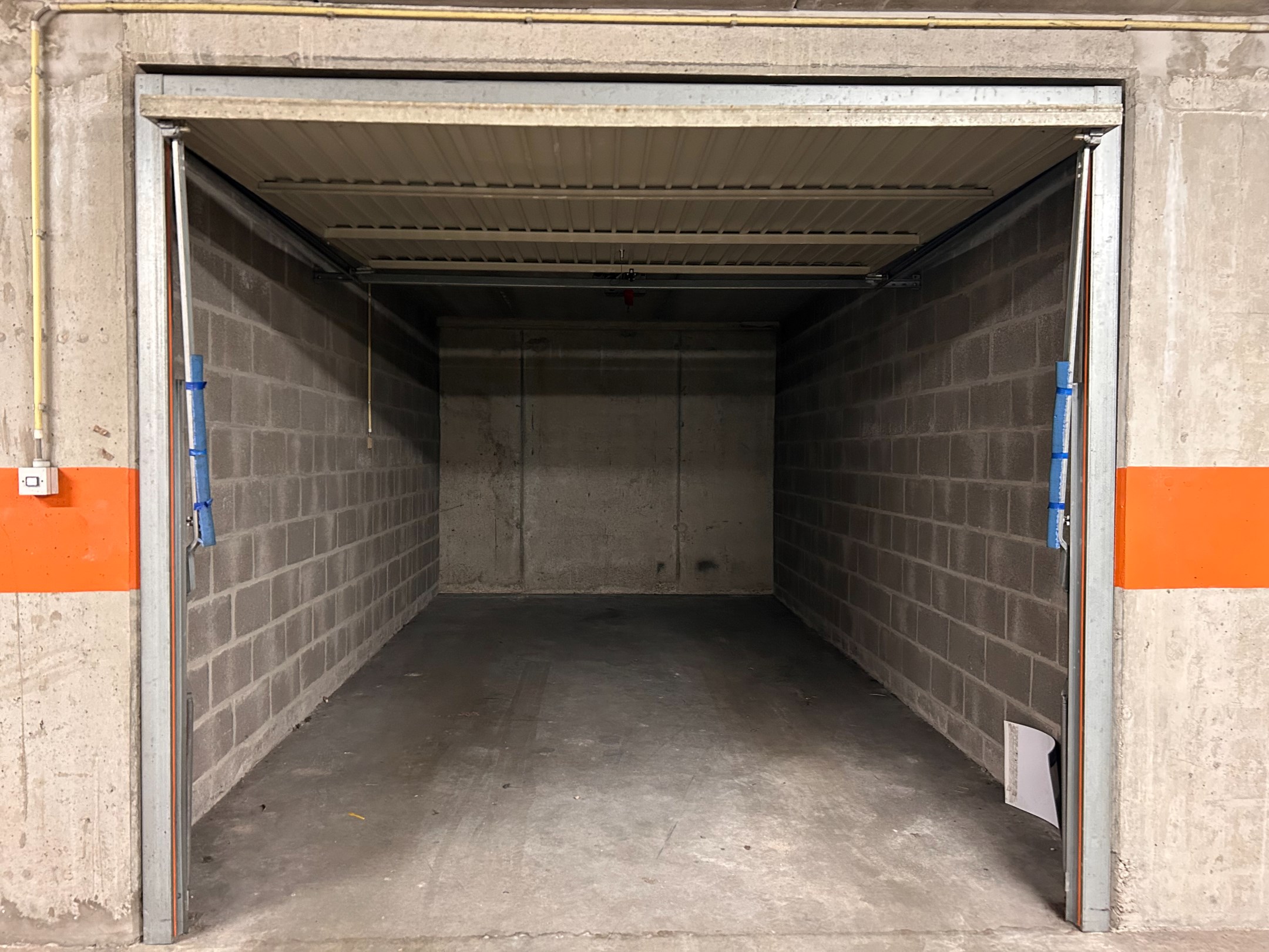 Ruime garagebox te huur gelegen in de Kustlaan te Knokke. 
