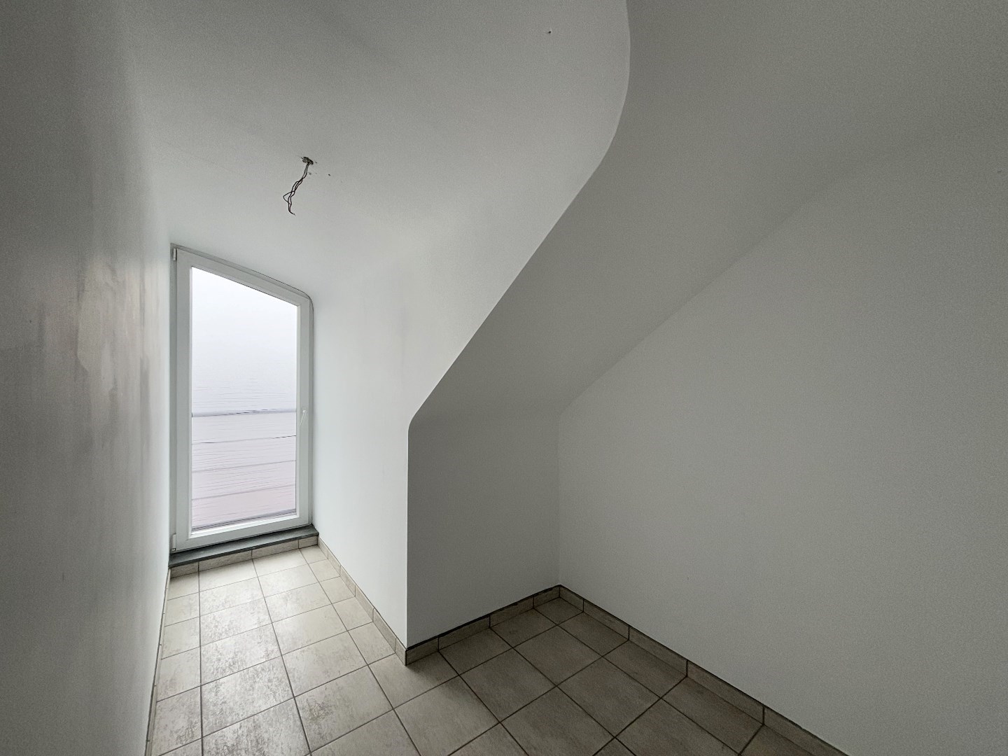 Instapklaar dakappartement met 2slpk. en ruim terras te Laakdal 