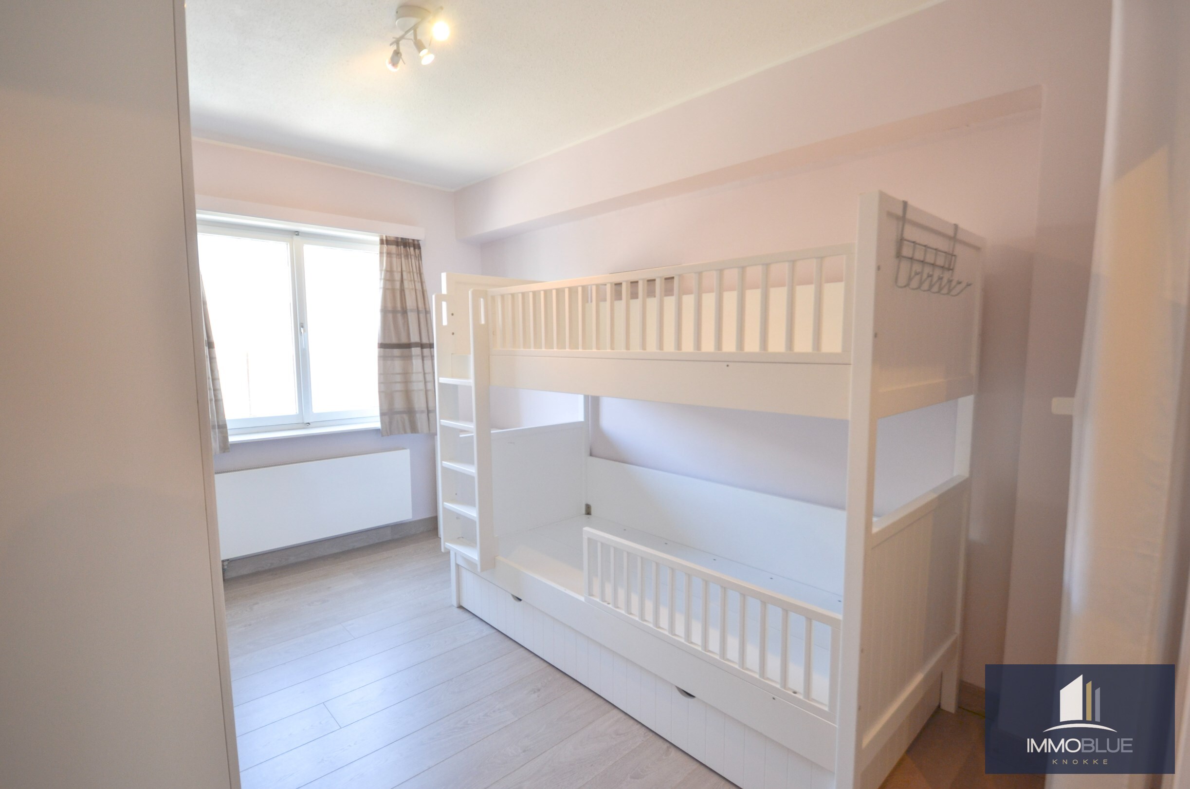 Appartement lumineux pr&#234;t &#224; emm&#233;nager avec une fa&#231;ade d’environ cinq m&#232;tres de large. 
