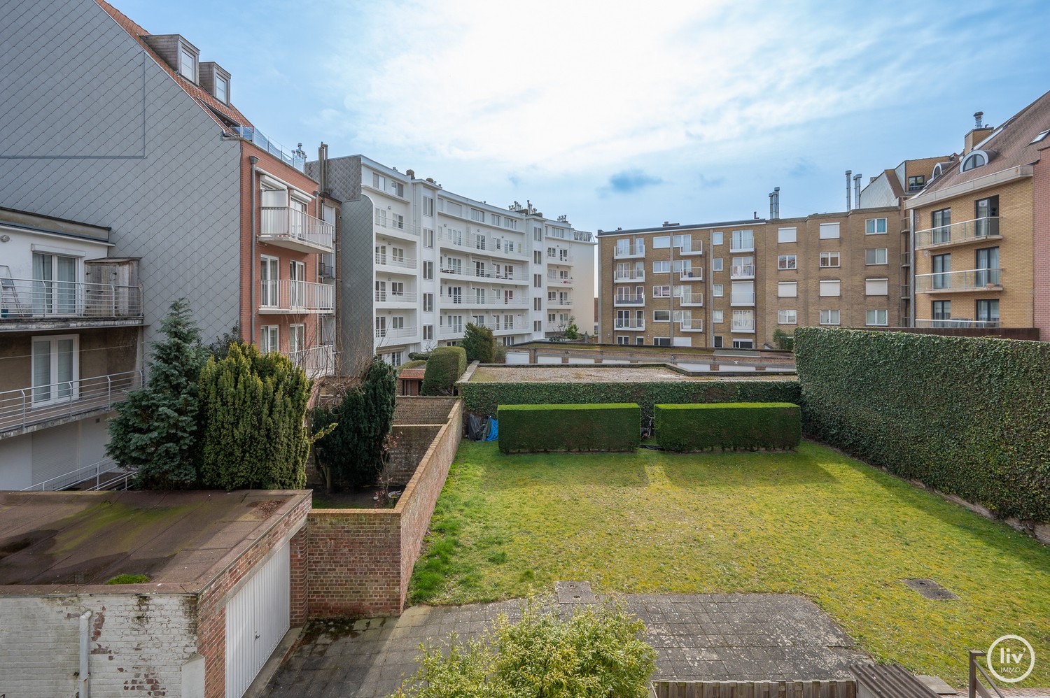 Gezellige studio met zicht op de gemeenschappelijke tuin centraal gelegen op de Zoutelaan te Knokke. 