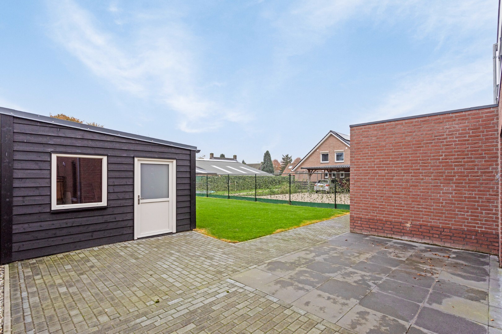 Moderne levensloopbestendige vrijstaande woning met vier slaapkamers, twee badkamers en riante tuin op een ruim perceel van 643 m2 