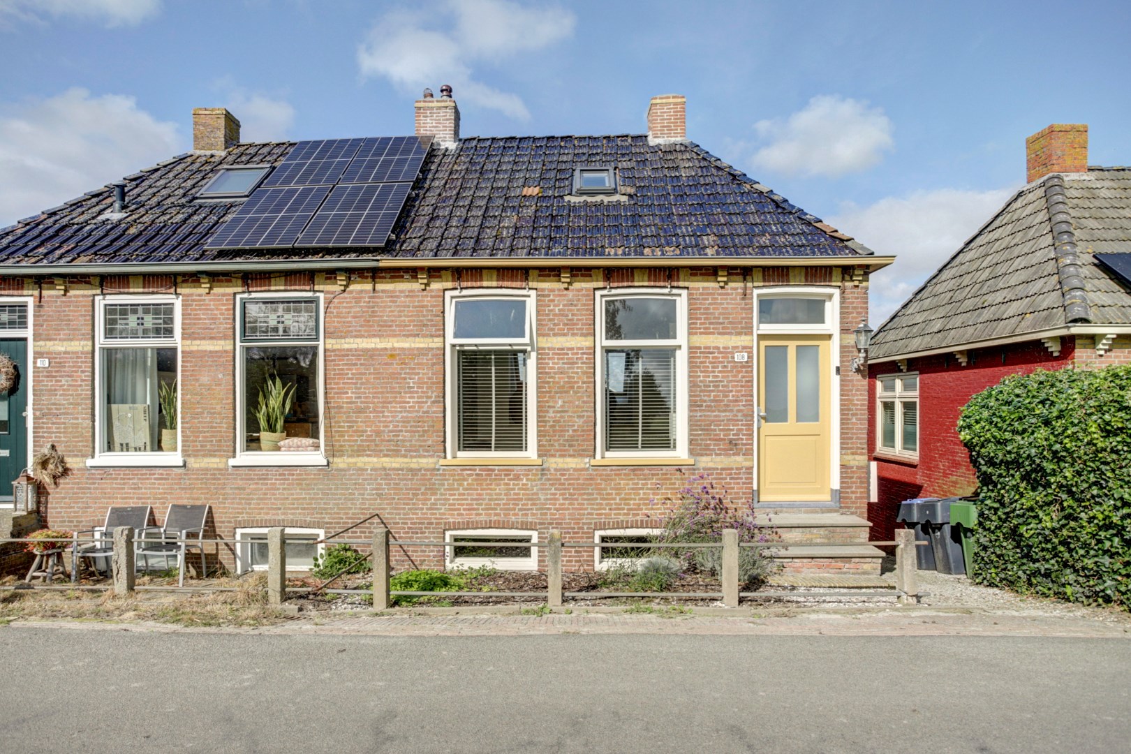 Landelijk wonen in een moderne, instapklare woning met uitzicht op de Friese Waddenzeedijk 