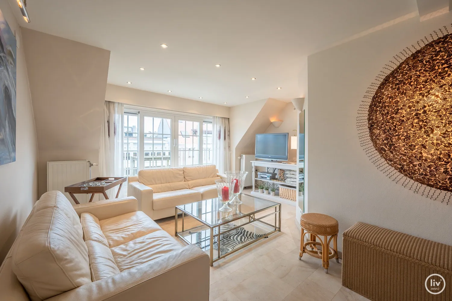 Centraal gelegen duplex-appartement met 2 ruime slaapkamers tussen de Lippenslaan en de Leopoldlaan te Knokke.