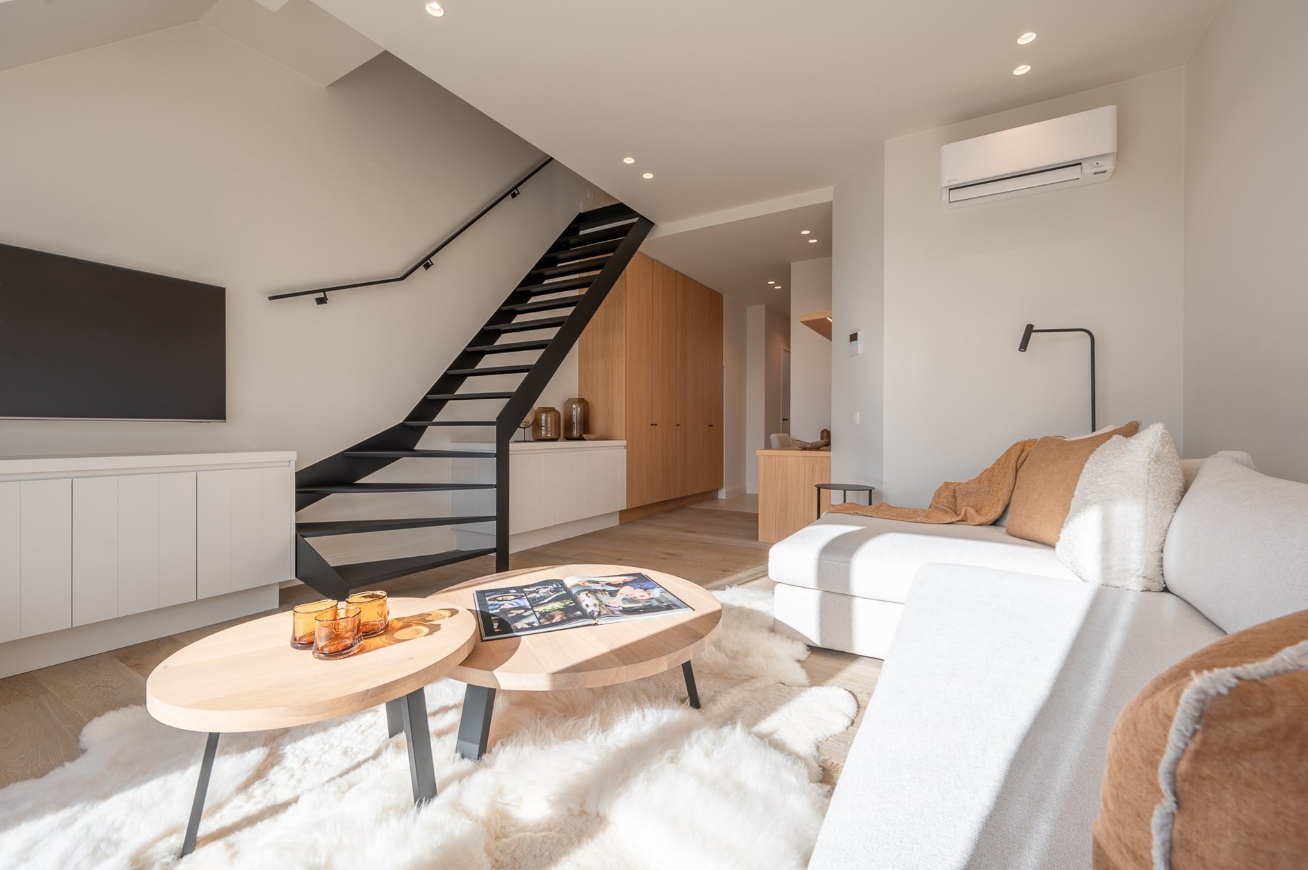 Nieuwbouw duplex appartement met prachtige zichten op de minigolf en zijdelings zeezicht gelegen vlakbij de Kustlaan te Knokke. 