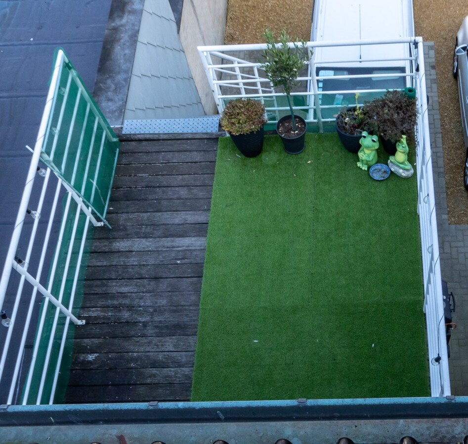 Ruim duplex appartement met zonnig terras in centrum Koekelare 