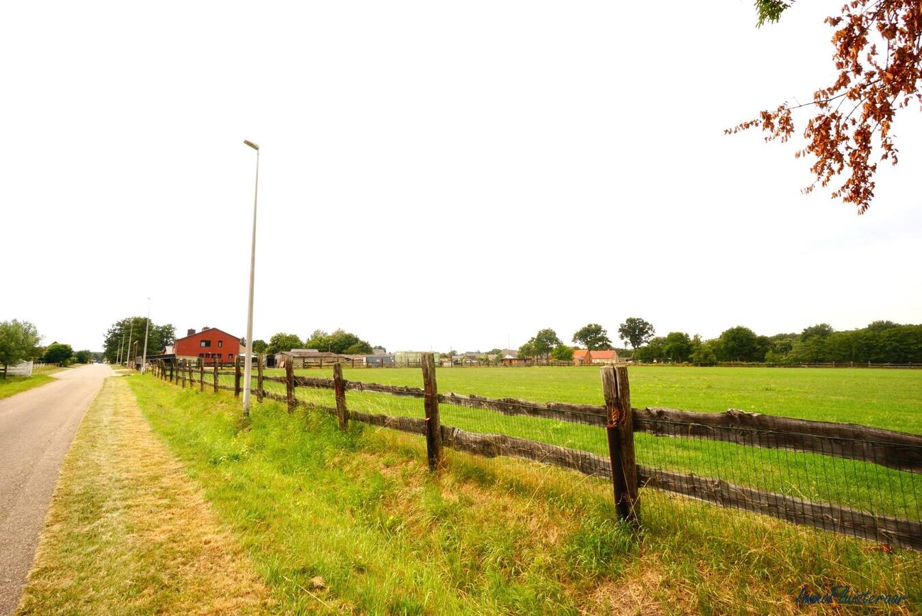 Instapklare woning met paardenstallen en weides te Heppen op ca. 2 ha 