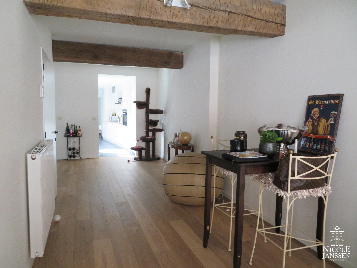 Trendy appartement met gezellig binnenterras en lift in het hartje van Maaseik 