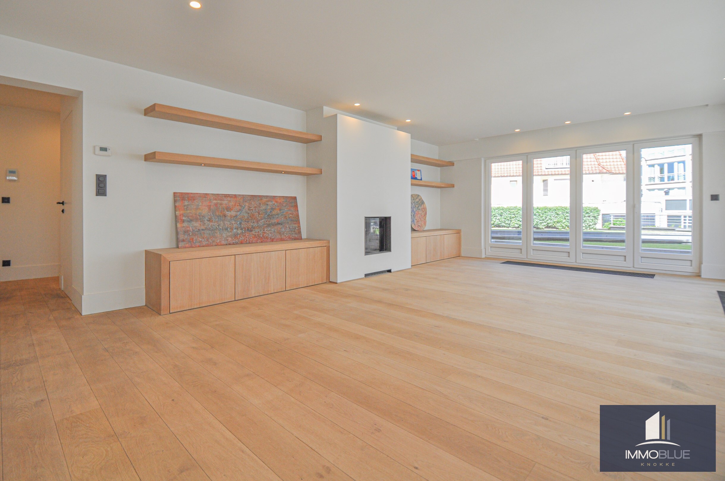 Appartement d&#39;angle avec une vue d&#233;gag&#233;e sur la Kustlaan, situ&#233; dans une r&#233;sidence de standing. 