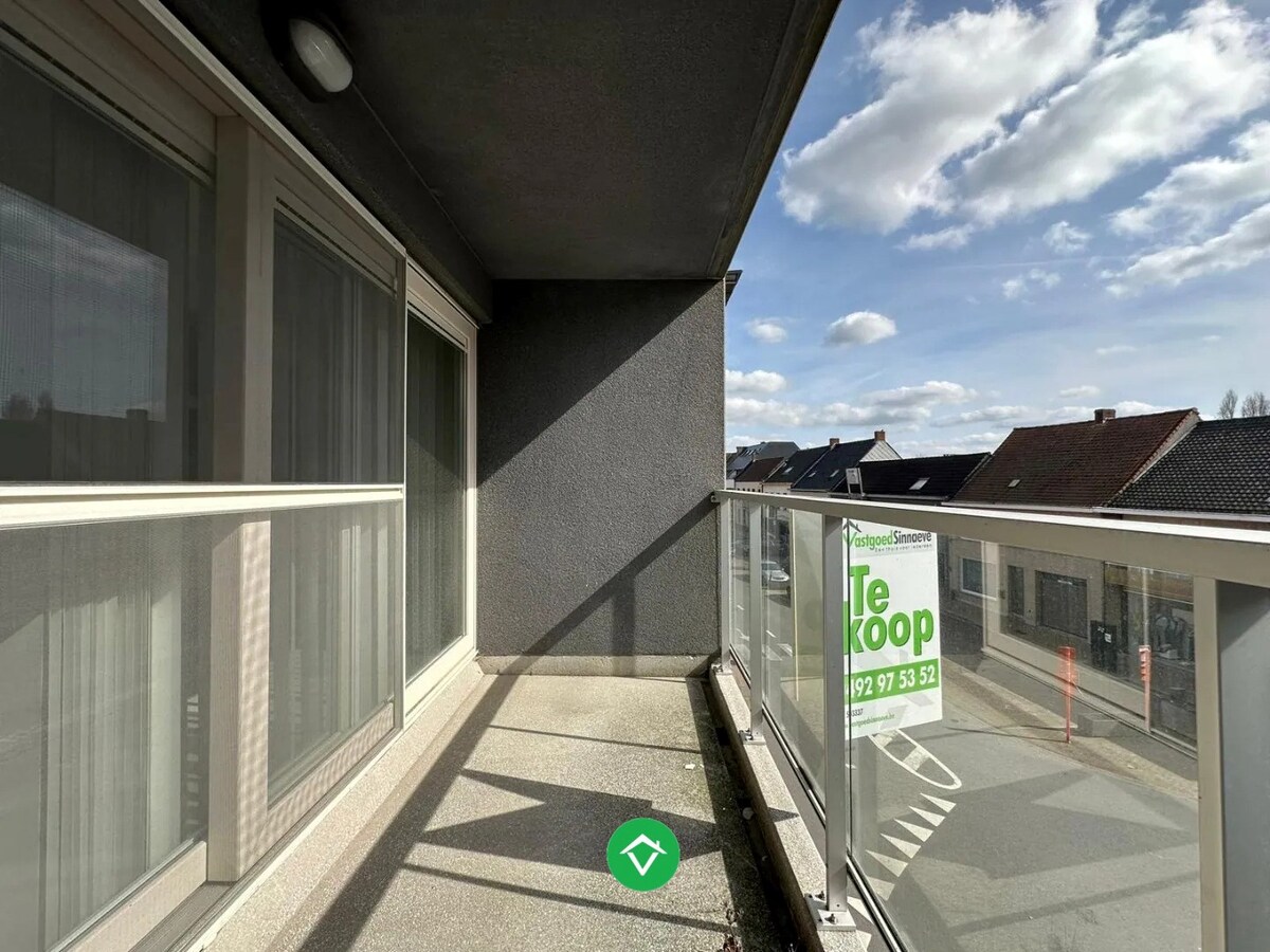 Charmant 2-slaapkamerappartement met garage en extra berging aan markt Kortemark 