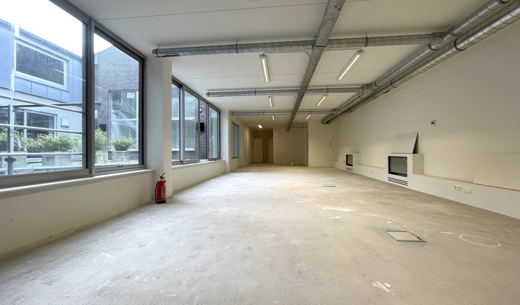 Kantoorruimte op gelijkvloers te huur vlakbij het Zuid in Antwerpen