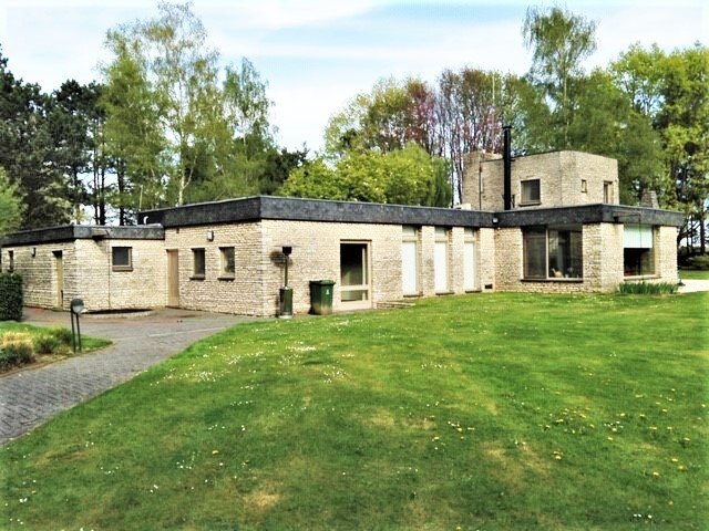 Villa avec infrastructures &#233;questres, piscine, court de tennis, piste de trot et prairie sur environ 2ha65a &#224; Huldenberg (Brabant Flamand) 