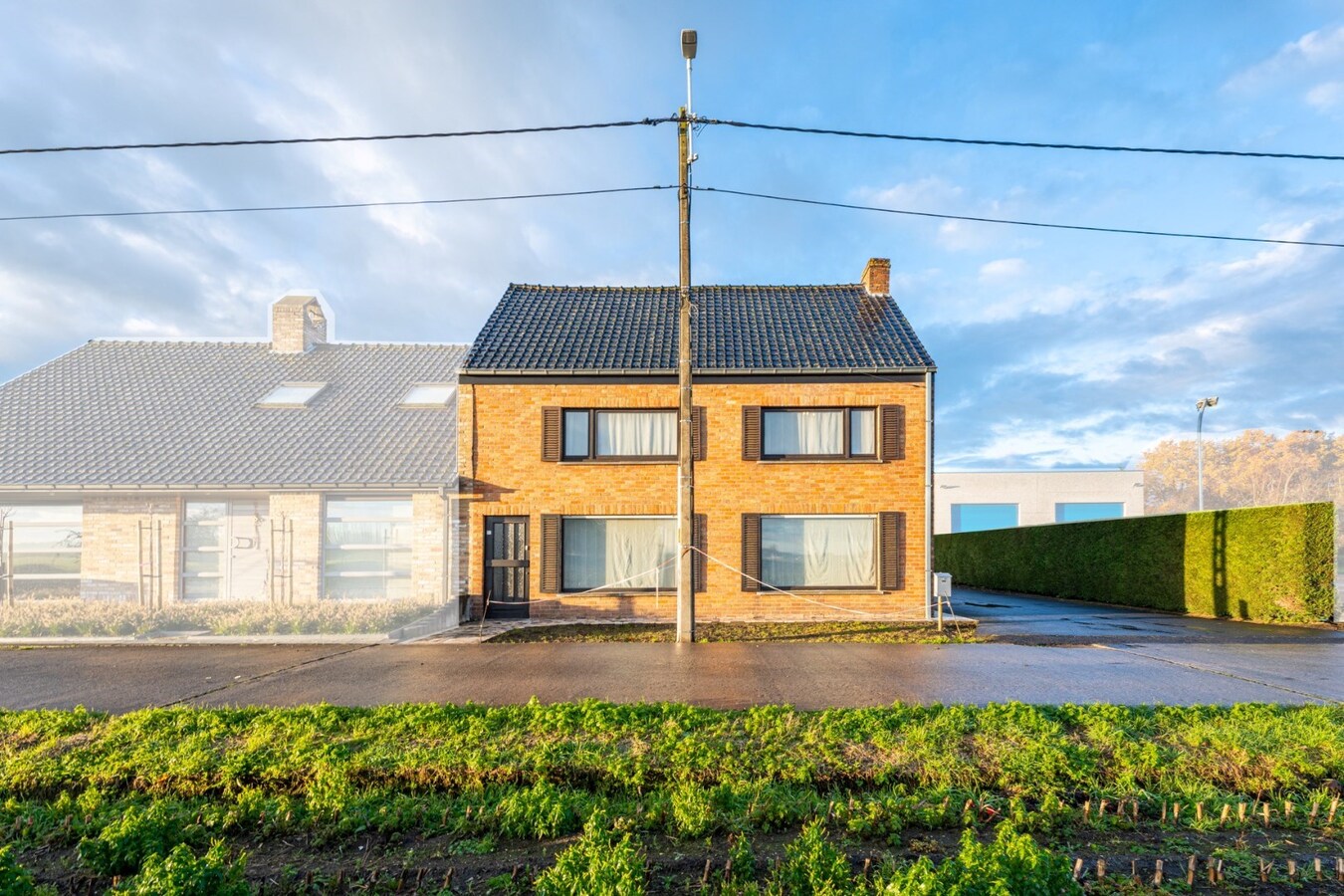 Woning met 4 slaapkamers en 2 garages te Koekelare 