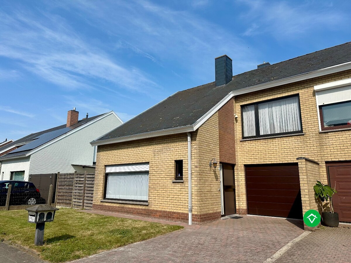 Gezinswoning met 3 slaapkamers en inpandige garage te koop in de Mokker (Koekelare) 